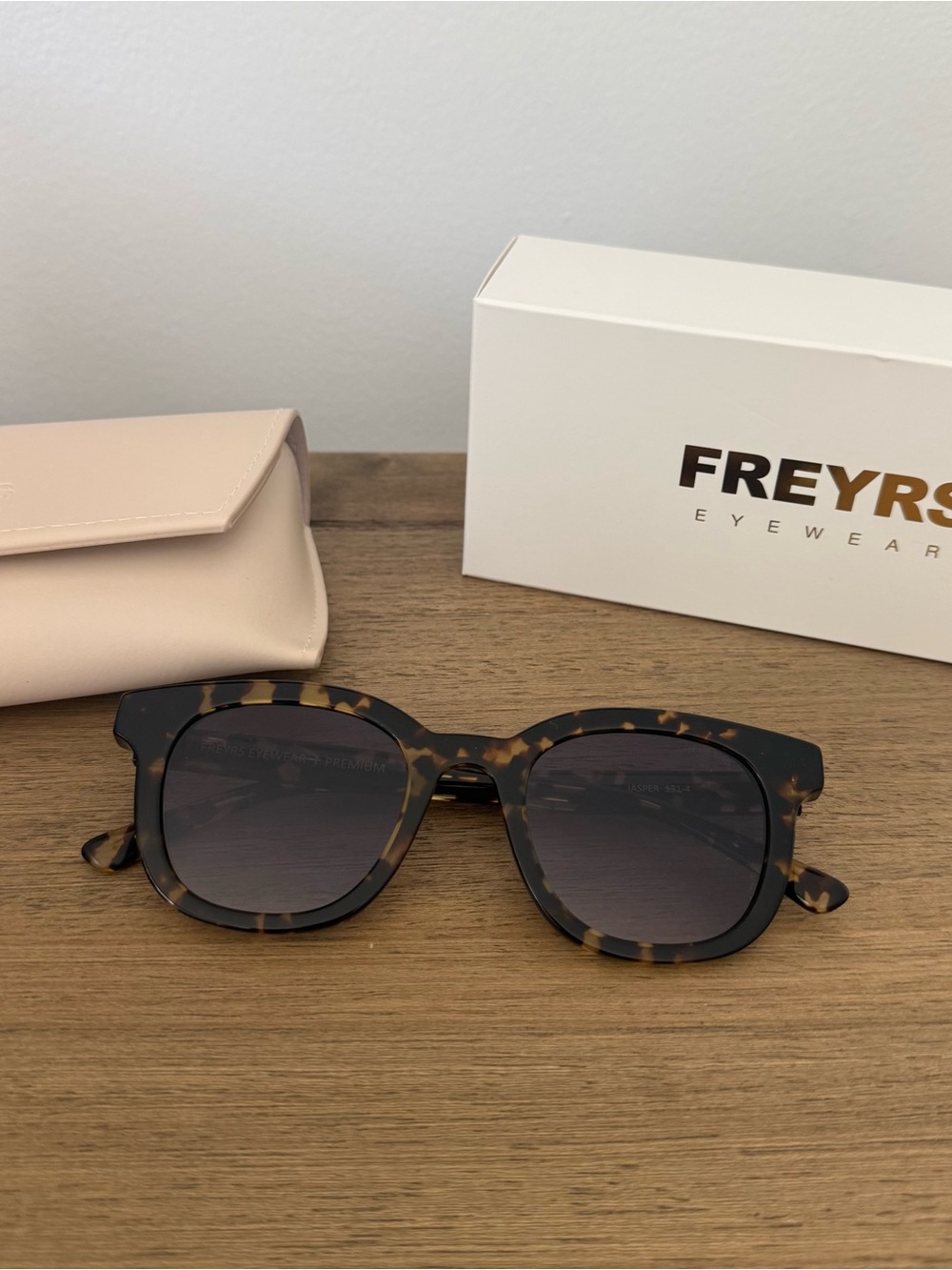 FREYRS Women’s Tortoiseshell Sunglasses - Brown Gradient Lenses